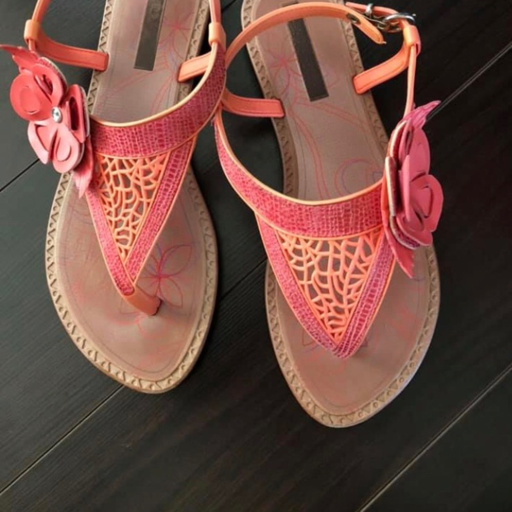 USED SANDALS - Picture 2 of 4